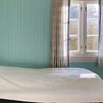 6 Person In Averoy-by Traum *