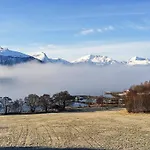 6 Person In Averoy-by Traum *